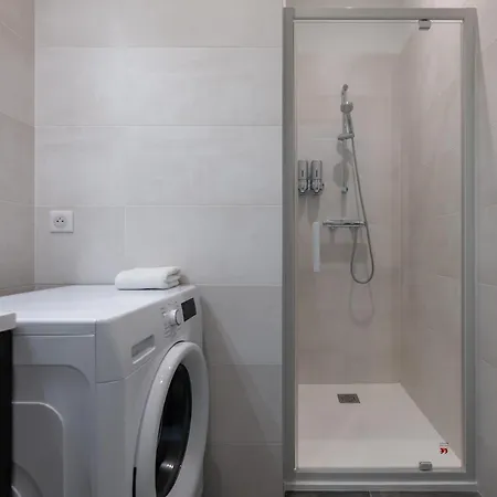 Le Cocon Urbain Maison, 6 Personnes, Avec Parking Proche Tram Et Metro Apartment Villeurbanne