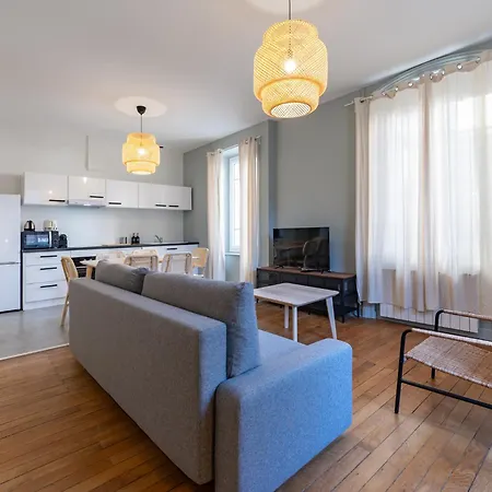 Apartment Le Cocon Urbain Maison, 6 Personnes, Avec Parking Proche Tram Et Metro